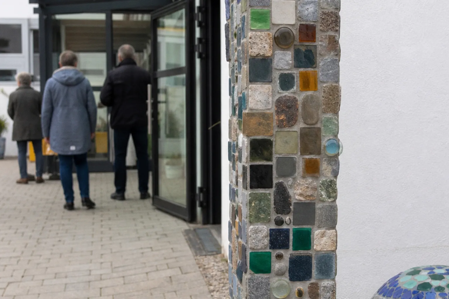 Jubiläumsausstellung Glas + Friends: 35 Jahre Atelier Kunst in Glas in Wertingen