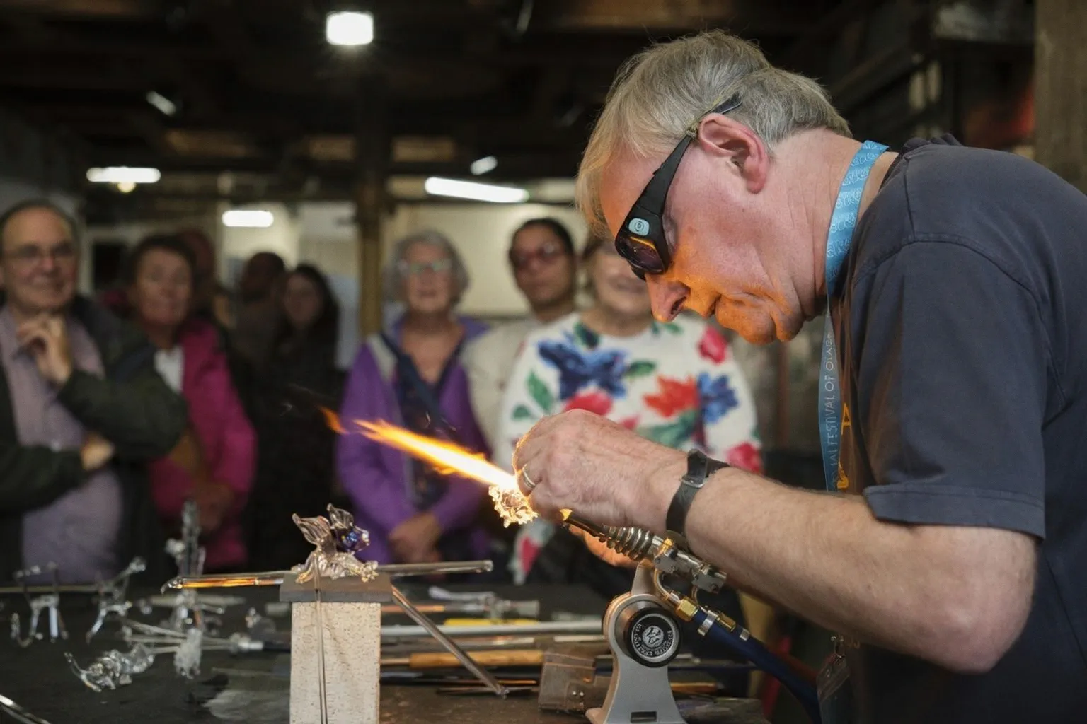 Kreative Impulse: Rose und Wright leiten exklusiven Glasschmelz-Workshop im BCAT