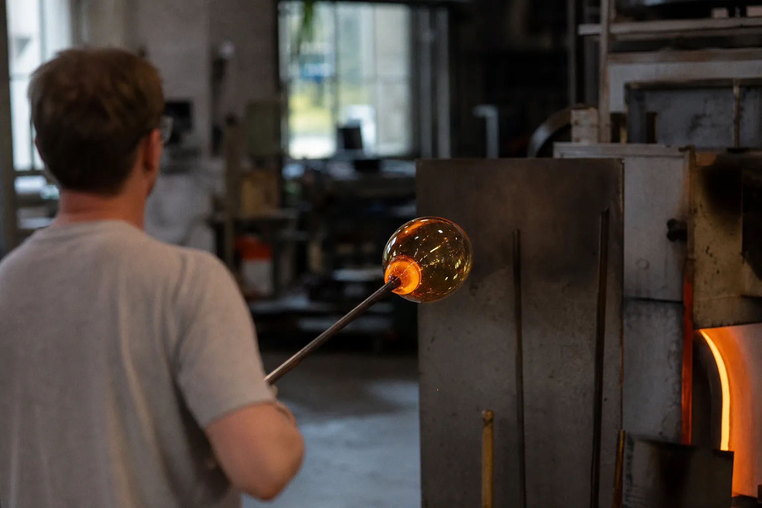 Mundgeblasenes Glas: Merkmale der traditionellen Fertigung
