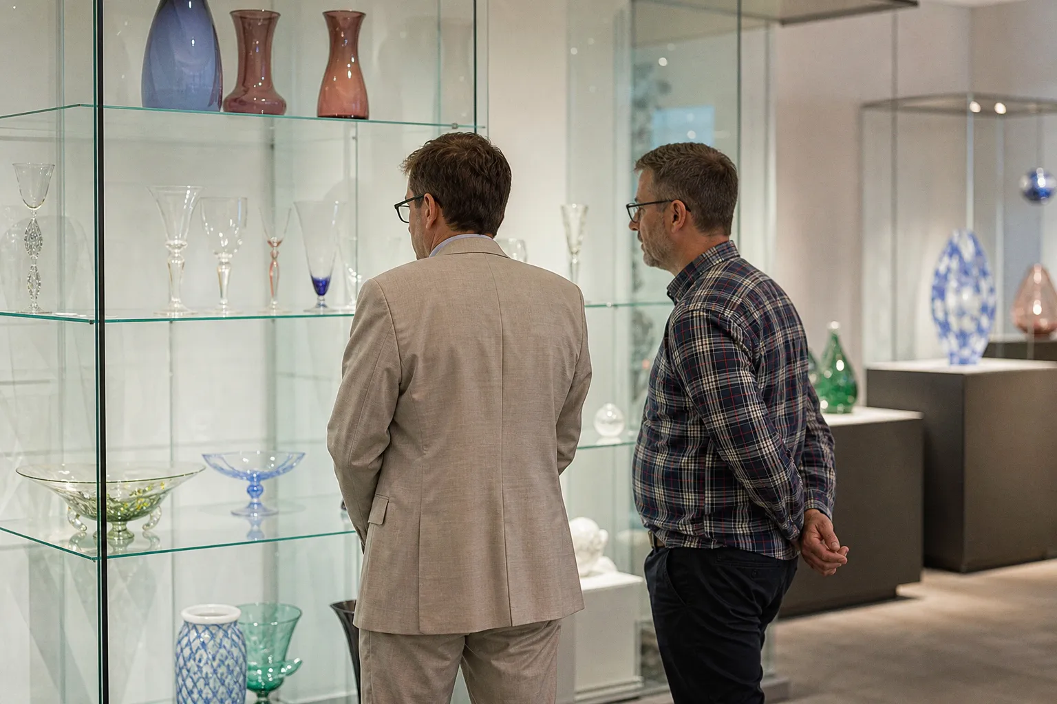 Nachhaltige Glaskunst: Industrieminister besucht Stourbridge Glass Museum