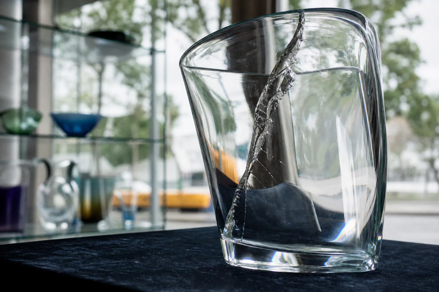 Spannungsrisse im Studioglas: Warum inkompatible Glassorten brechen