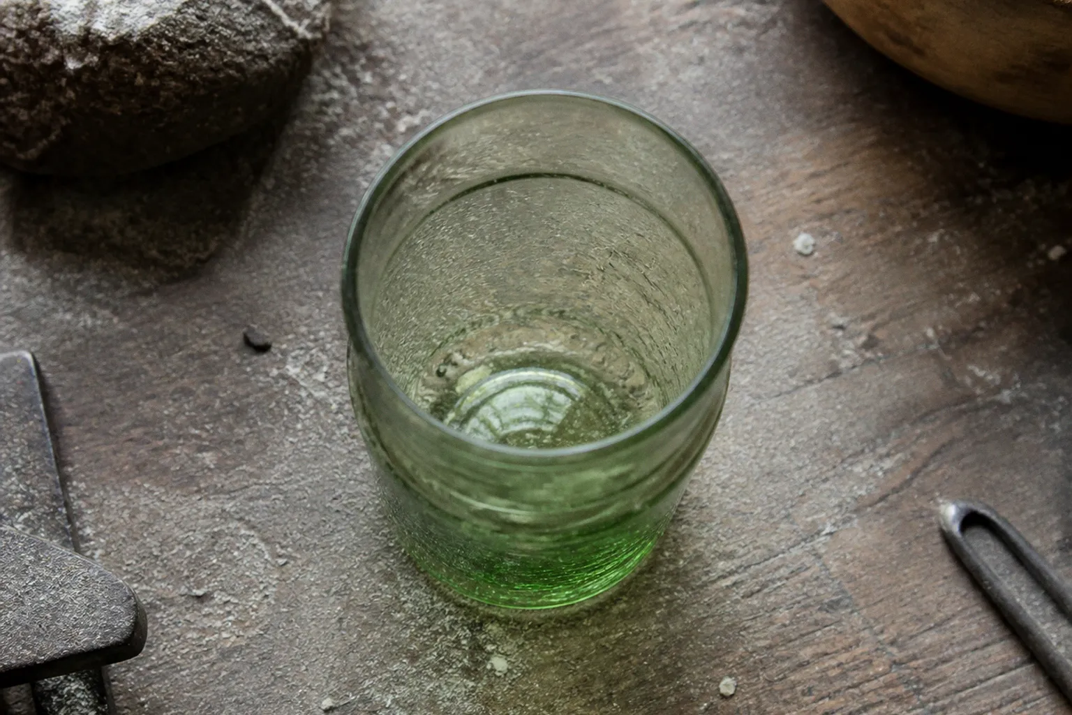 Waldglas: Warum das historische Glas grün ist